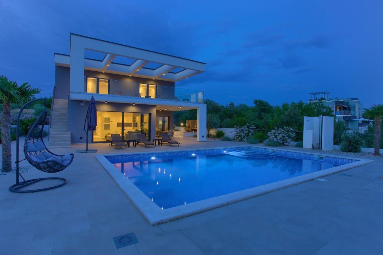 Quadra With Heated Pool Villa Pinezići